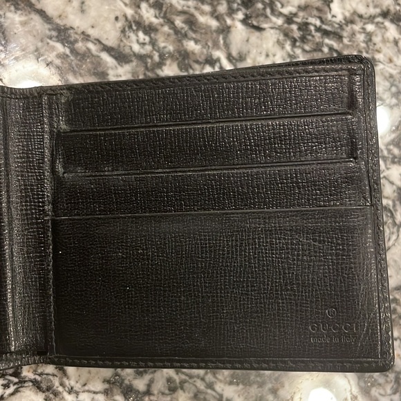Used Gucci wallet Black w. Silver G Logo.  Still in great condition. - Picture 6 of 8